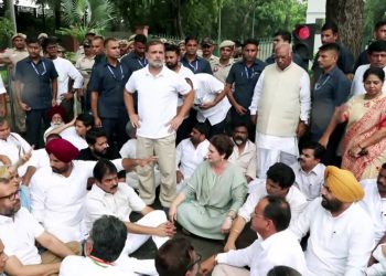 Rahul, Priyanka protest outside PM’s residence, seek Modi’s resignation