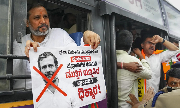Karnataka BJP Counters Congress Protest