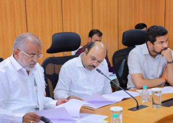 Minister Reviews Drought Situation, Directs Swift Relief Measures In Chamundeshwari Constituency